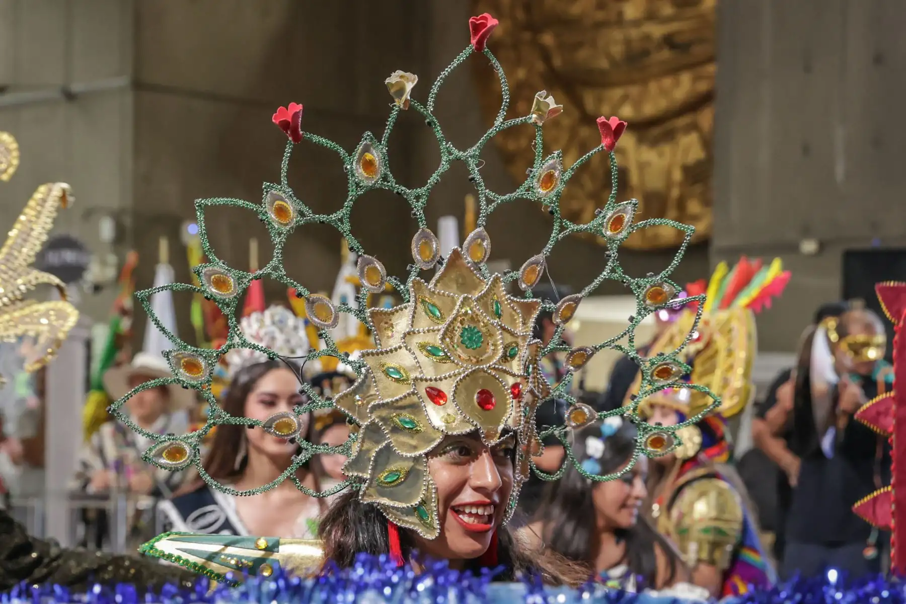 El Proyecto Especial Bicentenario del Ministerio de Cultura y la Municipalidad Provincial de Cajamarca realizaron el lanzamiento del Carnaval Inolvidable 2024 Edición Bicentenario, festividad de Cajamarca conocida como “la fiesta más alegre del Perú” que tendrá como fechas centrales del 9 al 14 de febrero. La ministra de Cultura, Leslie Urteaga, el alcalde de Cajamarca, Joaquín Ramírez, y distintas autoridades invitadas pudieron disfrutar del despliegue de comparsas y patrullas de danzantes y personajes alegóricos; así como la “Señorita Integración 2023”, embajadora de la cultura y tradición de la región.
Foto: ANDINA/Andrés Valle