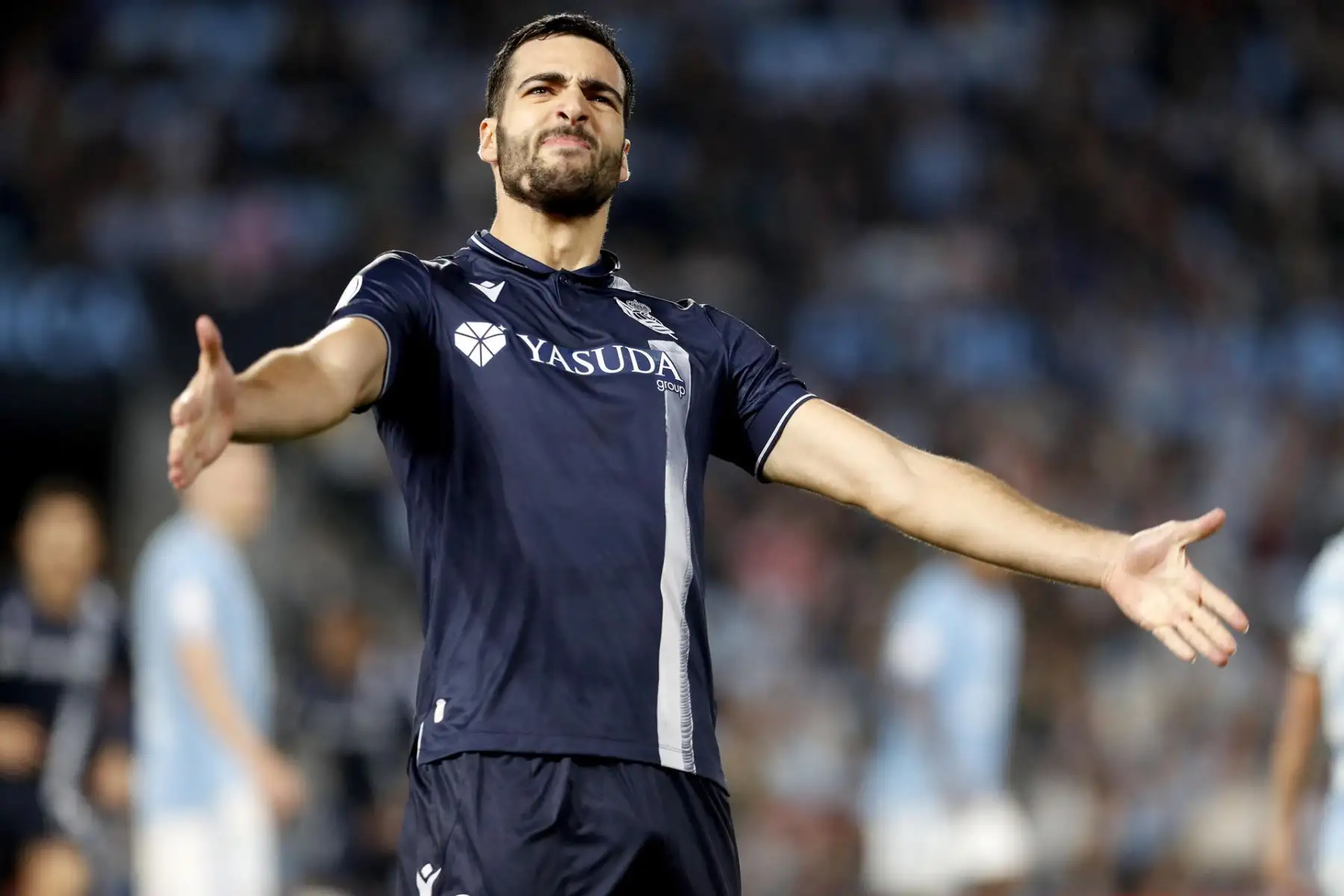 El centrocampista de la Real Sociedad Mikel Merino celebra el gol anotado por su compañero, Mikel Oyarzabal, durante el partido de la Copa del Rey que Celta de Vigo y Real Sociedad disputan este martes en Balaídos.
Foto: EFE