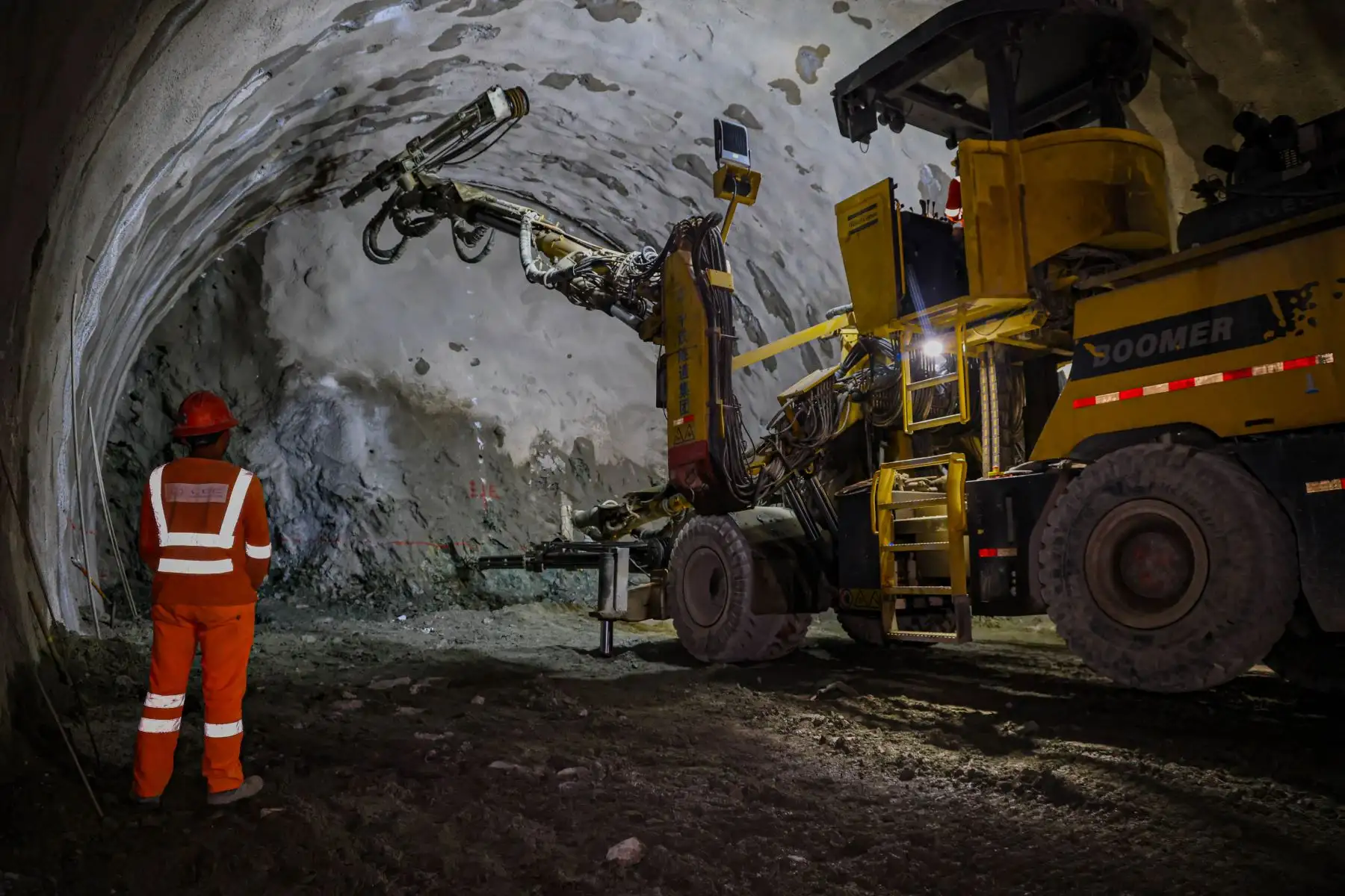 Supervisan el avance de obra del túnel que unirá los distritos de Santa Teresa y Santa María, en la provincia de La Convención, que se convertirá en una nueva ruta hacia Machu Picchu.
Foto: MTC