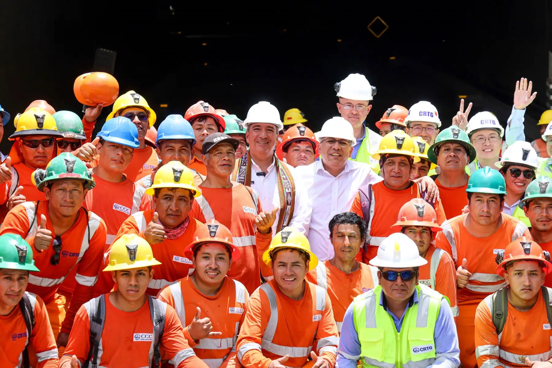 Supervisan el avance de obra del túnel que unirá los distritos de Santa Teresa y Santa María, en la provincia de La Convención, que se convertirá en una nueva ruta hacia Machu Picchu.
Foto: MTC
