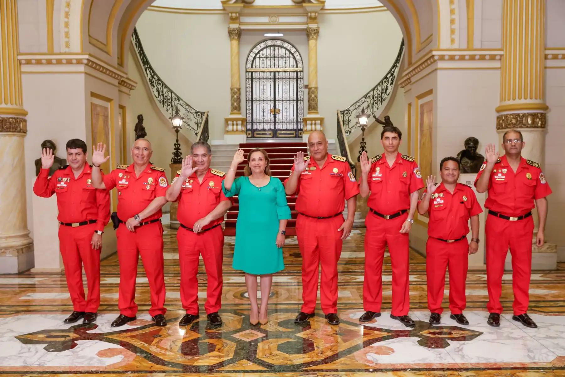 Presidenta de la república, Dina Boluarte, sostuvo una reunión con la alta dirección del Cuerpo General de Bomberos Voluntarios del Perú
Foto: ANDINA/Prensa Presidencia