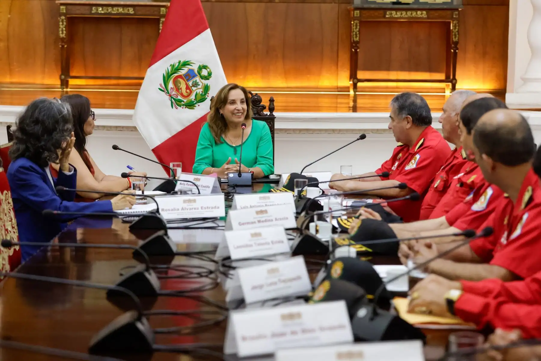 Presidenta de la república, Dina Boluarte, sostuvo una reunión con la alta dirección del Cuerpo General de Bomberos Voluntarios del Perú
Foto: ANDINA/Prensa Presidencia