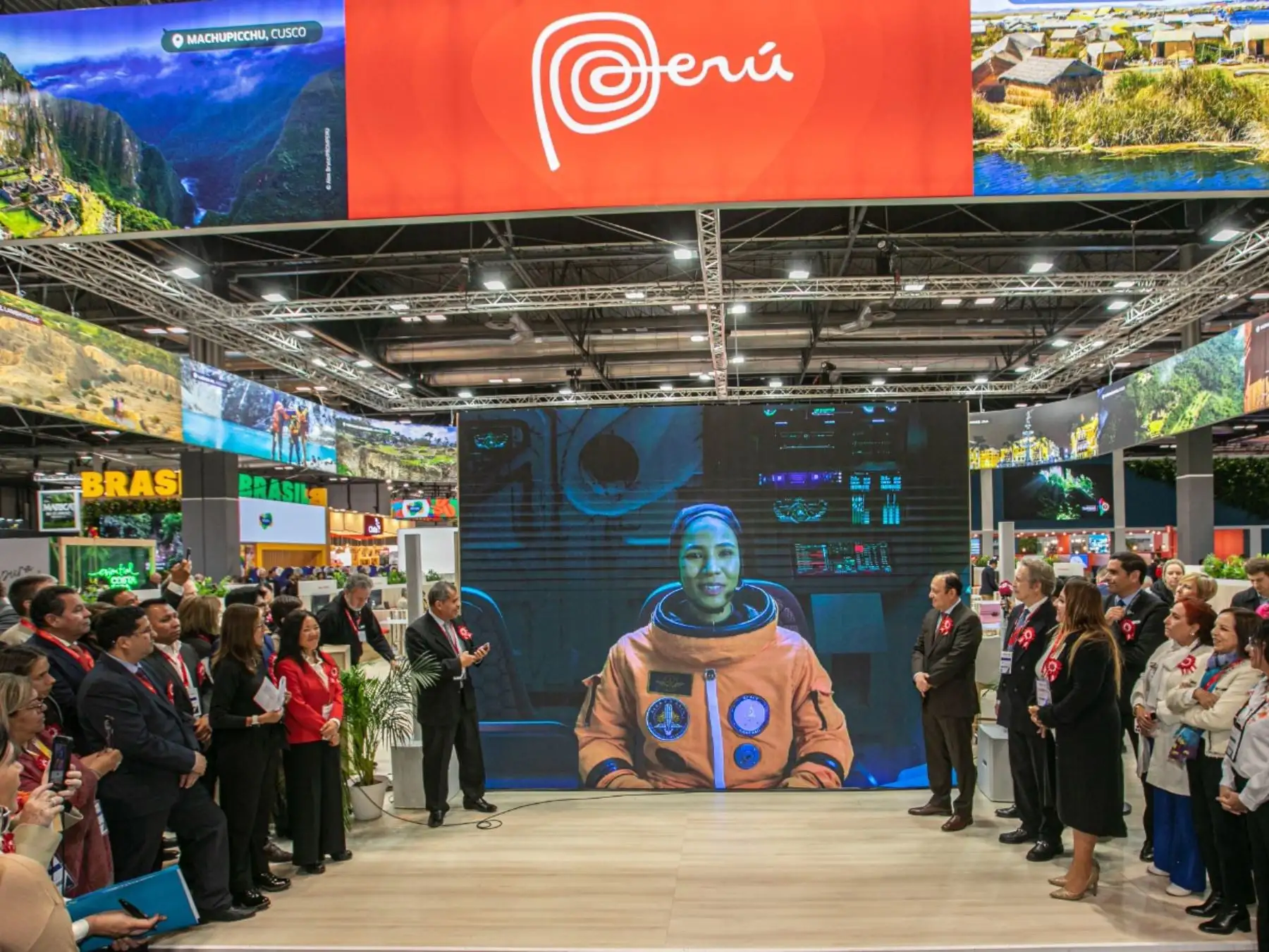 El video principal de la campaña que fue presentado en Feria Internacional de Turismo (Fitur) 2024 en Madrid (España) cuenta una historia ficticia de dos astronautas que, desde el espacio, observan los impresionantes paisajes y monumentos históricos que posee el Perú. Foto: PROMPERÚ