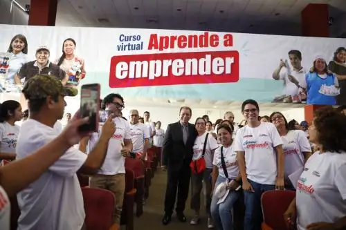 Ministro de Trabajo y Promoción del Empleo, Daniel Maurate Romero, inauguró hoy el curso virtual "Aprende a emprender 2024", en el auditorio del MTPE. Foto: Cortesía.