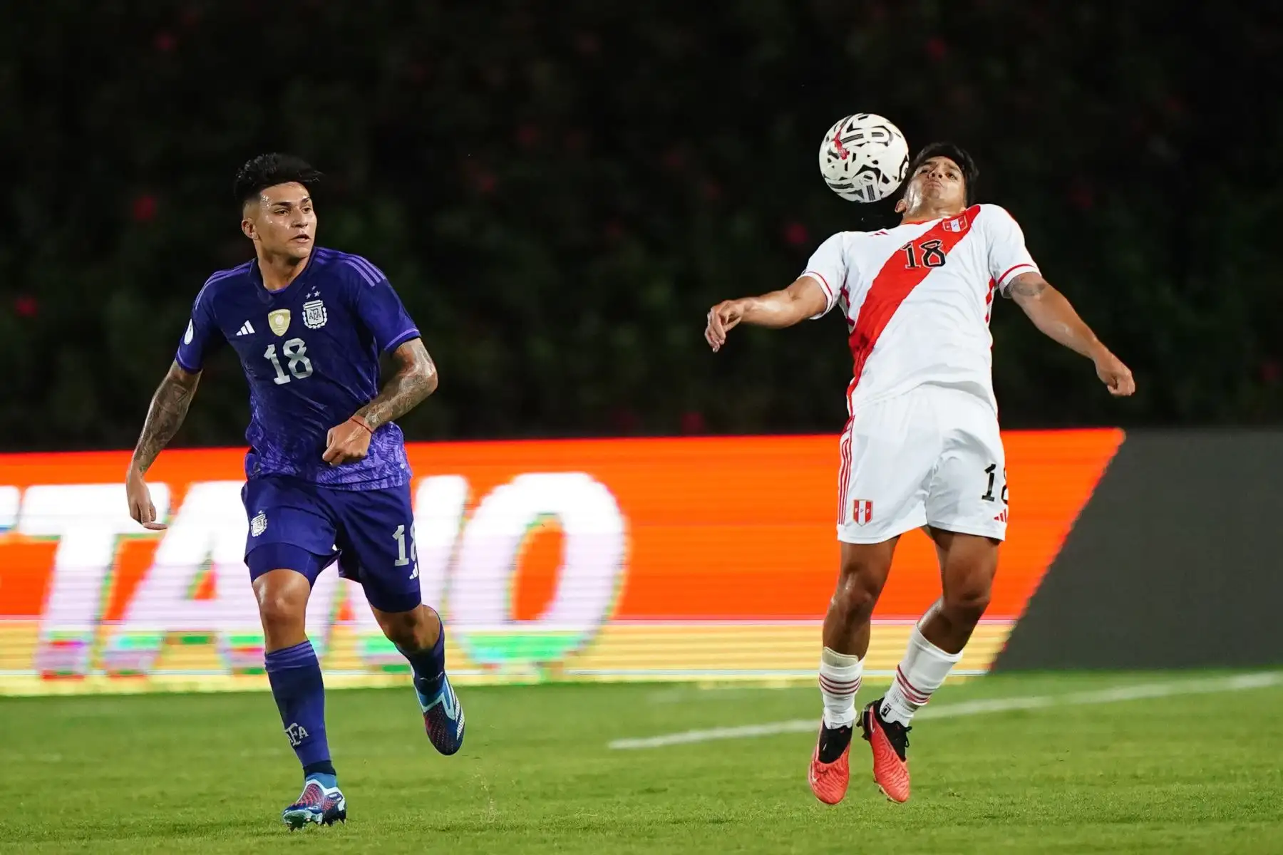 La selección Sub-23 del Perú cae 0-2 ante su similar de Argentina, en el partido que se disputó este miércoles en el estadio Misael Delgado de la ciudad de Valencia, Venezuela. El partido es válido por la segunda fecha del Preolímpico Sub-23 que clasificará a dos equipos sudamericanos para las Olimpiadas París 2024.
Foto: ANDINA/FPF