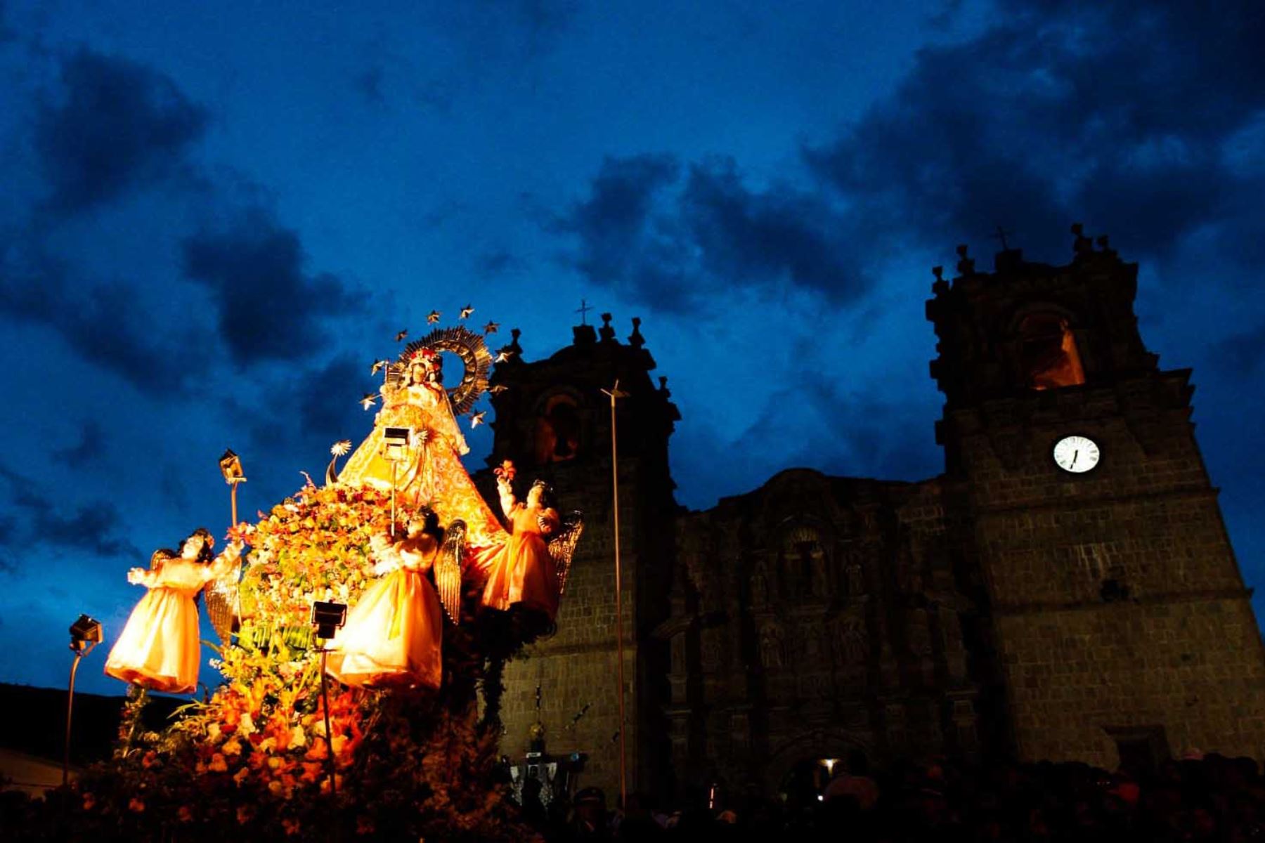 La festividad de la Virgen de la Candelaria es la celebración más fastuosa del calendario jubilar de la región Puno y del Perú y una de las más importantes de América. ANDINA/Carlos Lezama Villantoy
