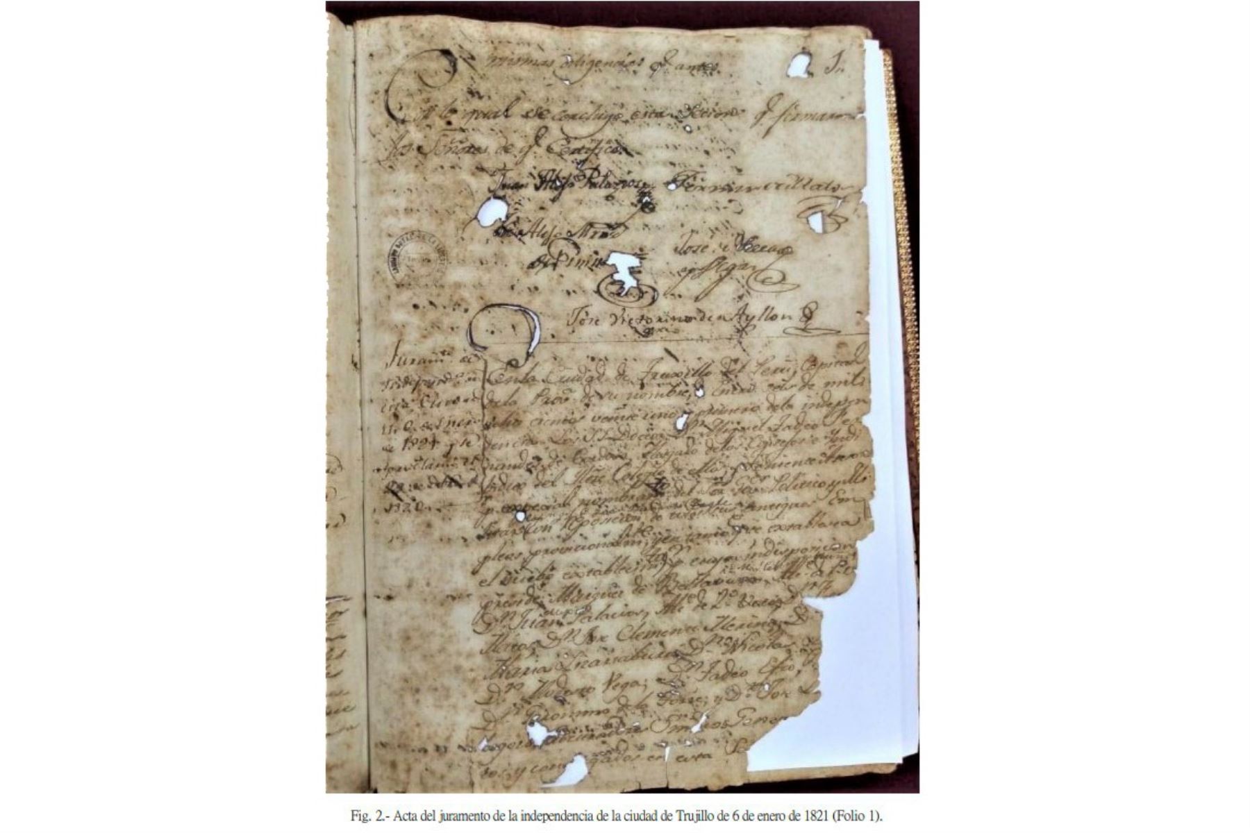 Este es el único documento en el cual se expresa, de forma legal y simbólica, la decisión del Cabildo de Trujillo de jurar y defender la independencia. Se encuentra en "El libro rojo". Foto: ANDINA/AGN