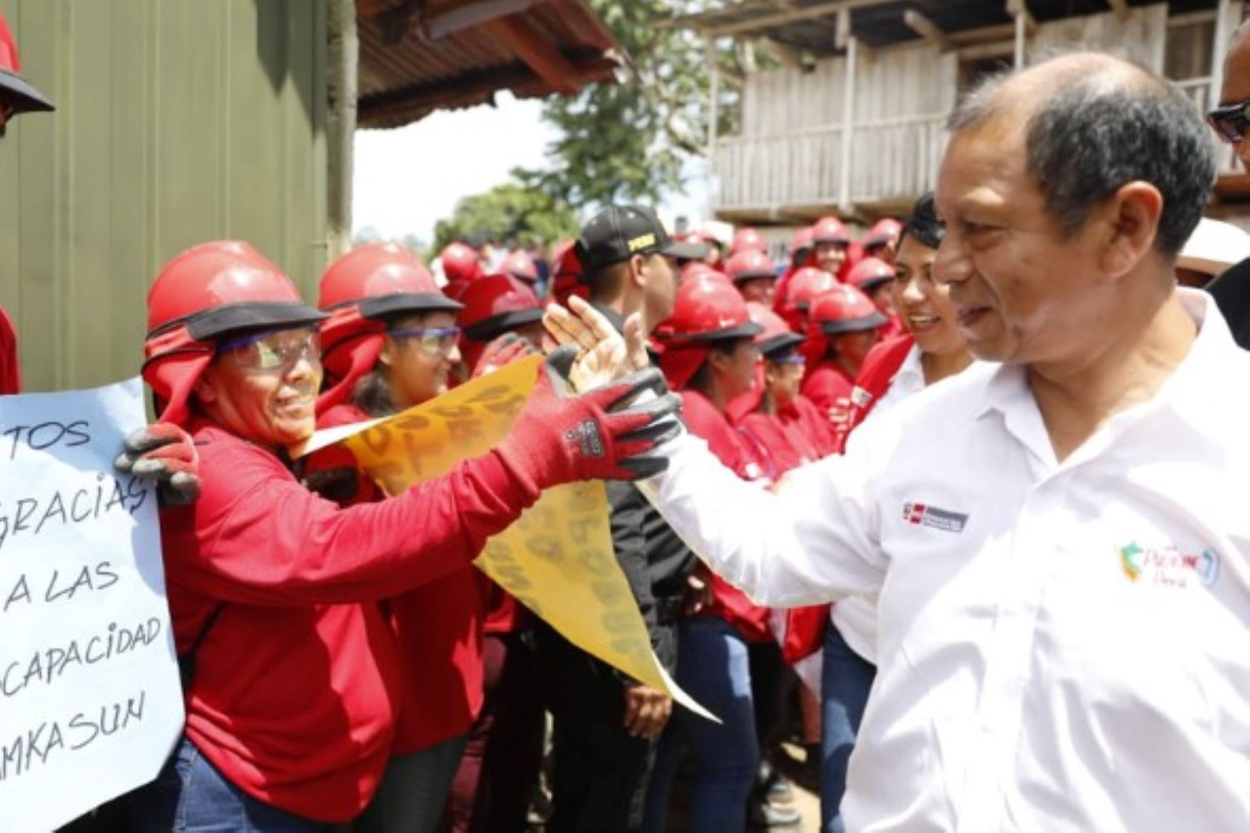 El ministro Daniel Maurate (MTPE) inspeccionó actividades de Llamkasun Perú en la región San Martín. Foto: MTPE/Difusión.