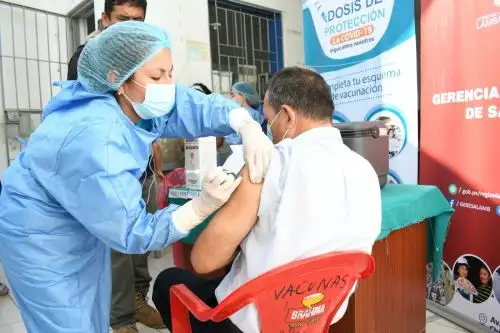 Lambayeque cuenta con 42,000 dosis de vacunas monovalentes para adultos y 25,000 dosis pediátricas. Foto: ANDINA/Difusión