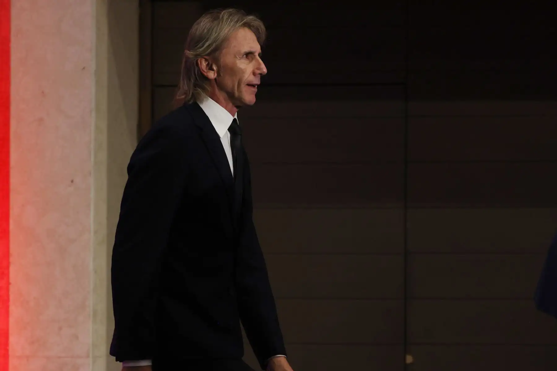El argentino Ricardo Gareca llega hoy a su presentación como nuevo entrenador de la selección chilena de fútbol, en Santiago (Chile). 
Foto: EFE