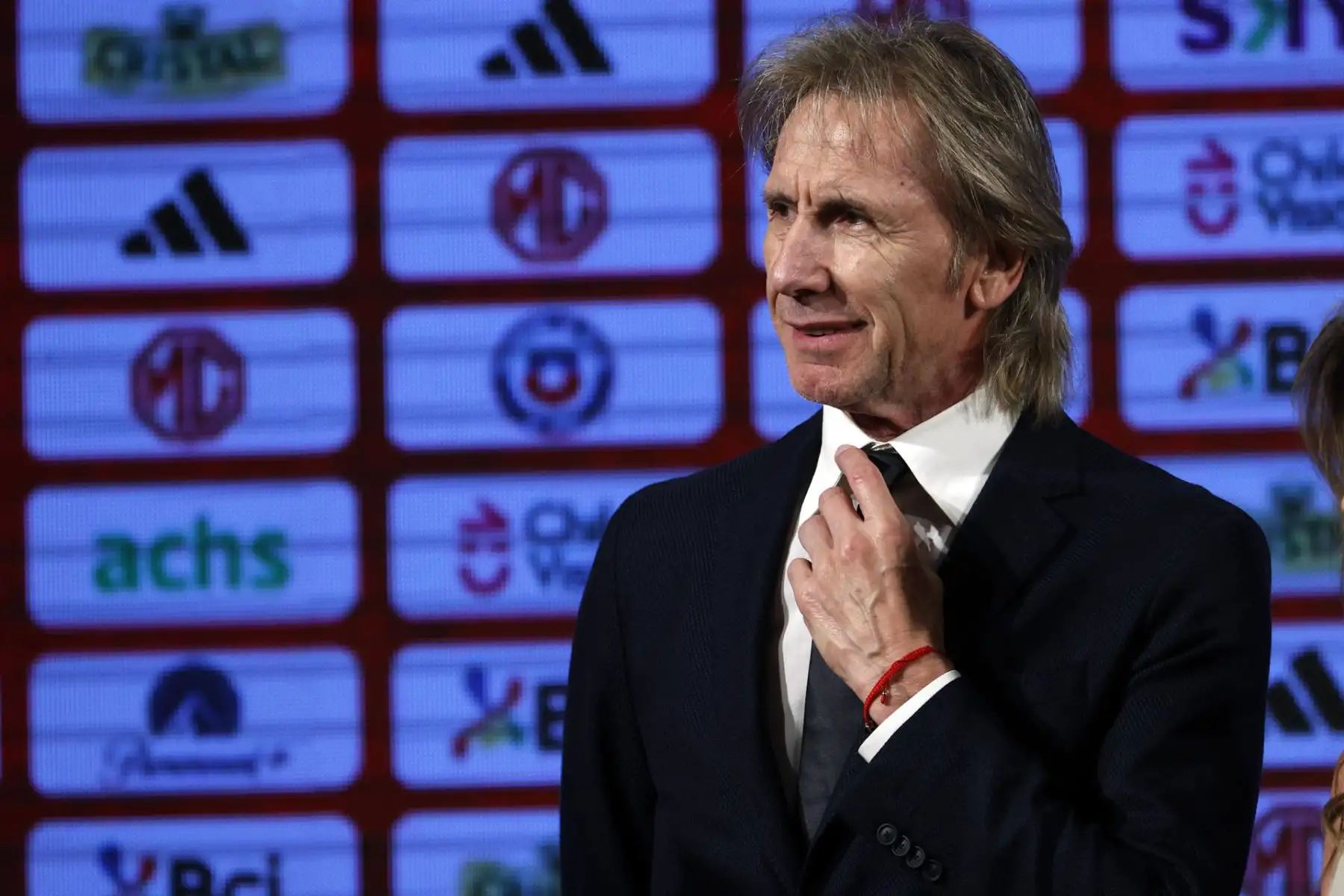 El argentino Ricardo Gareca asiste hoy a su presentación como nuevo entrenador de la selección chilena de fútbol, en Santiago (Chile). 
Foto: EFE