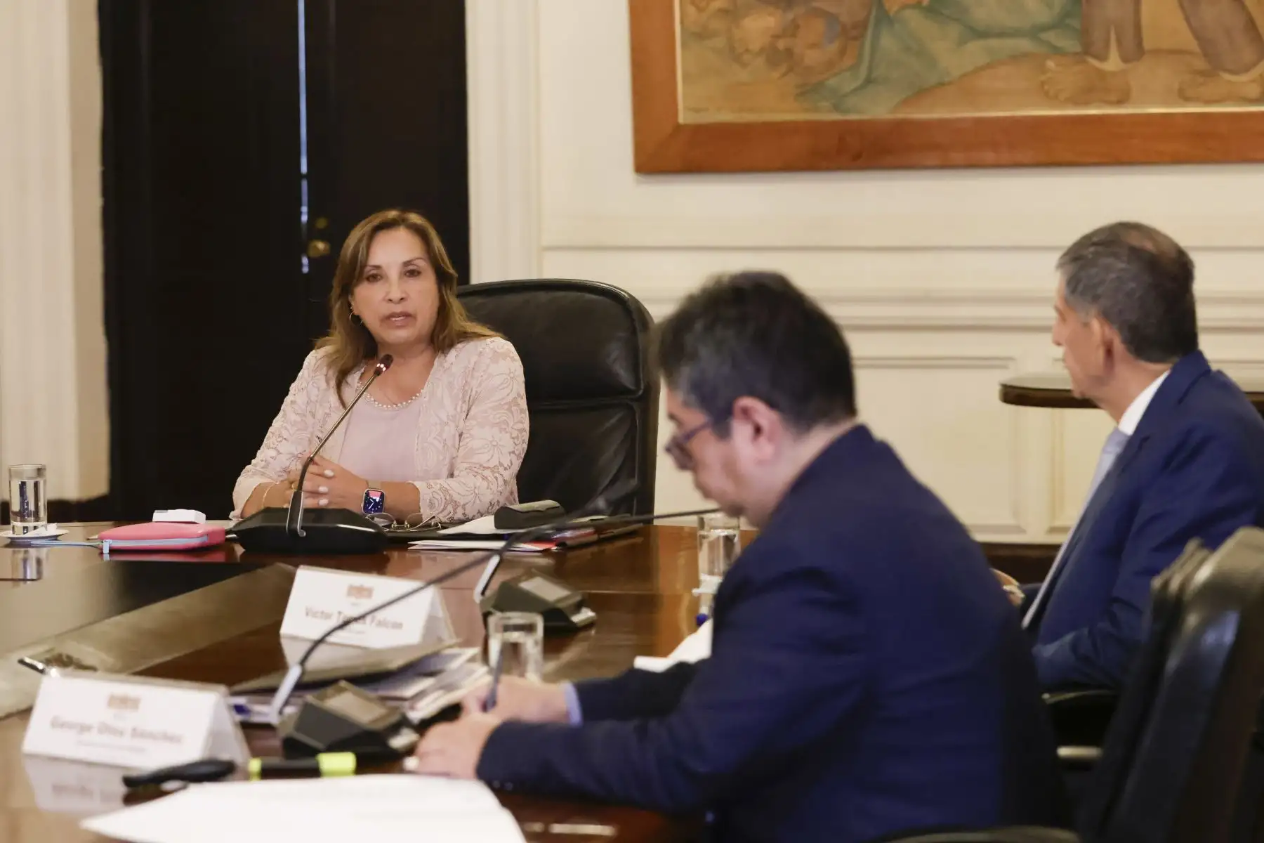 Con el firme objetivo de luchar contra la delincuencia y el crimen organizado, la presidenta Dina Boluarte lidera la primera sesión ordinaria del Consejo Nacional de Seguridad Ciudadana, CONASEC.
Foto: ANDINA/Presidencia Perú
