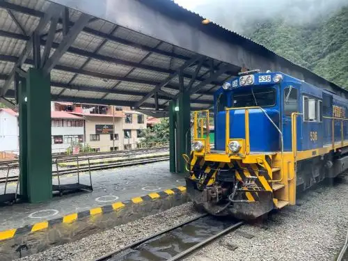 El tren Ollantaytambo - Machu Picchu suspendió sus operaciones por razones de seguridad ante las protestas que realizan algunas organizaciones que se oponen a la venta virtual de boletos a la ciudadela inca. ANDINA/Percy Hurtado Santillán