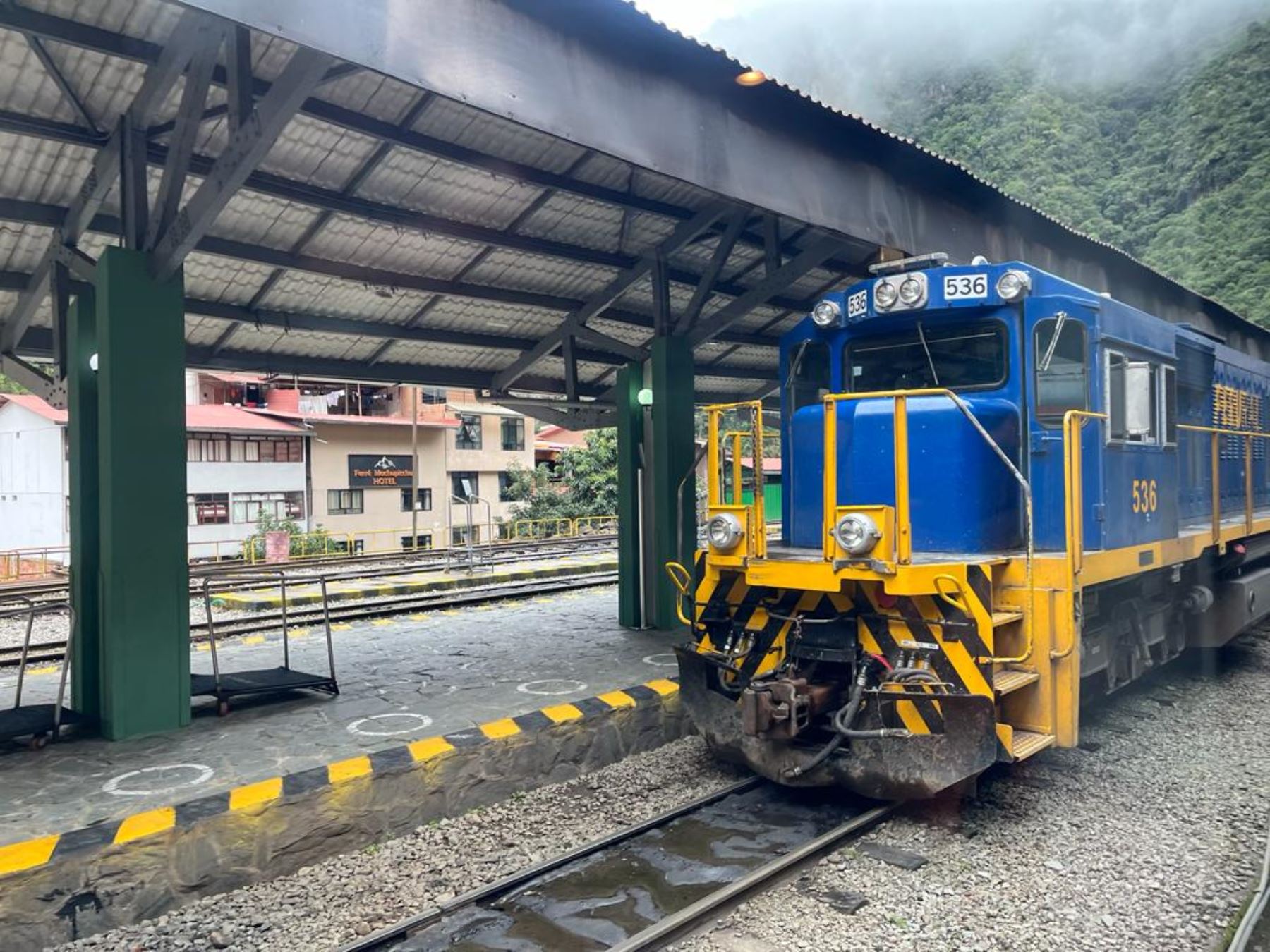 El tren Ollantaytambo - Machu Picchu suspendió sus operaciones por razones de seguridad ante las protestas que realizan algunas organizaciones que se oponen a la venta virtual de boletos a la ciudadela inca. ANDINA/Percy Hurtado Santillán