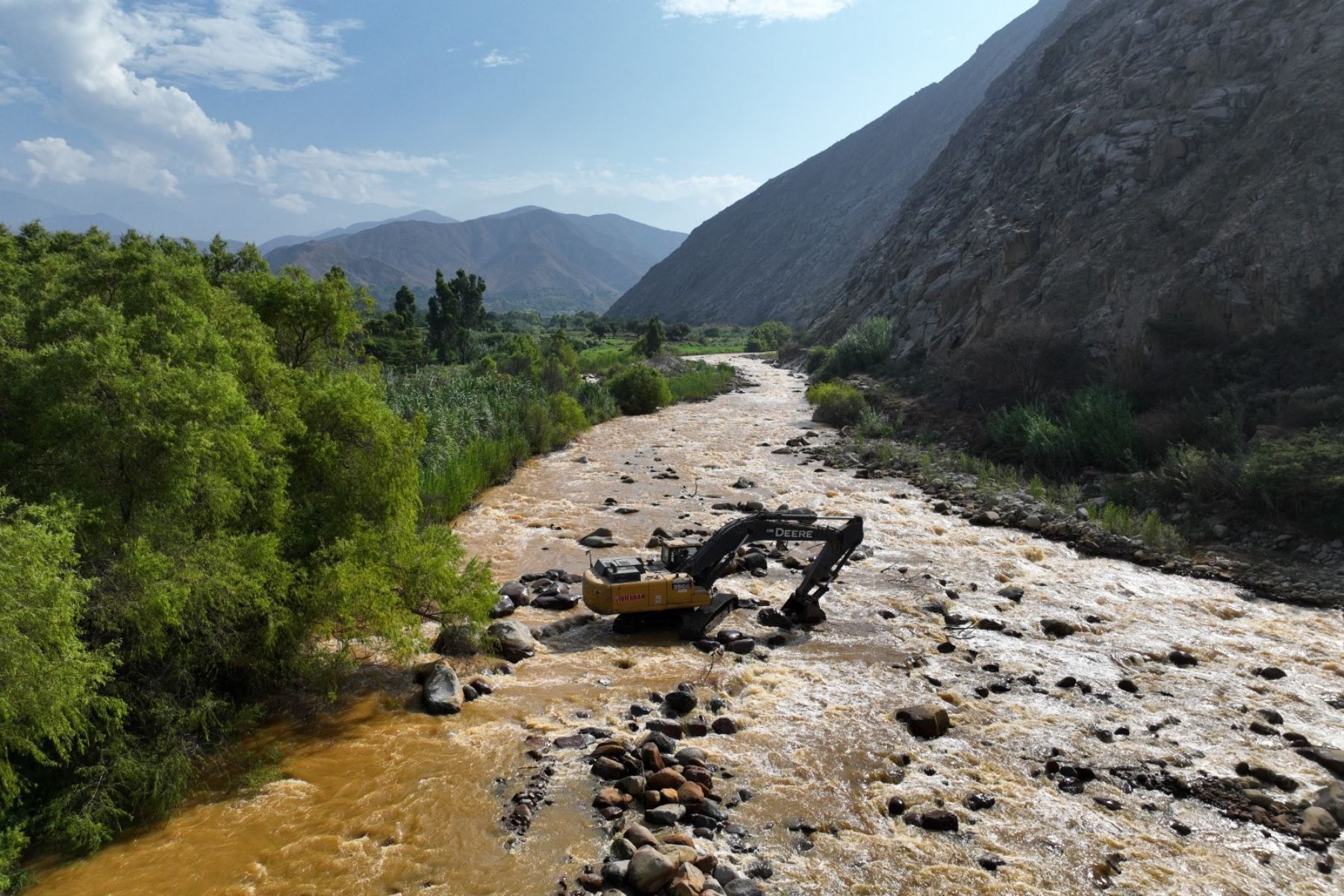 La intervención en el río Moche se inició a la altura del sector Catuay, en el distrito de Laredo, región La Libertad. Foto: ANDINA/Difusión