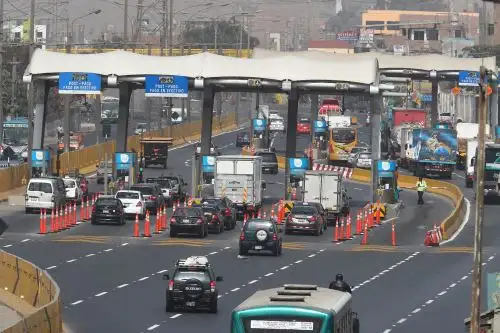 La empresa concesionaria manifestó mediante un comunicado que, la medida emitida por el Séptimo Juzgado Civil-Comercial de Lima atenta gravemente contra el artículo 62 de la Constitución Política del Perú. ANDINA/ Andina.