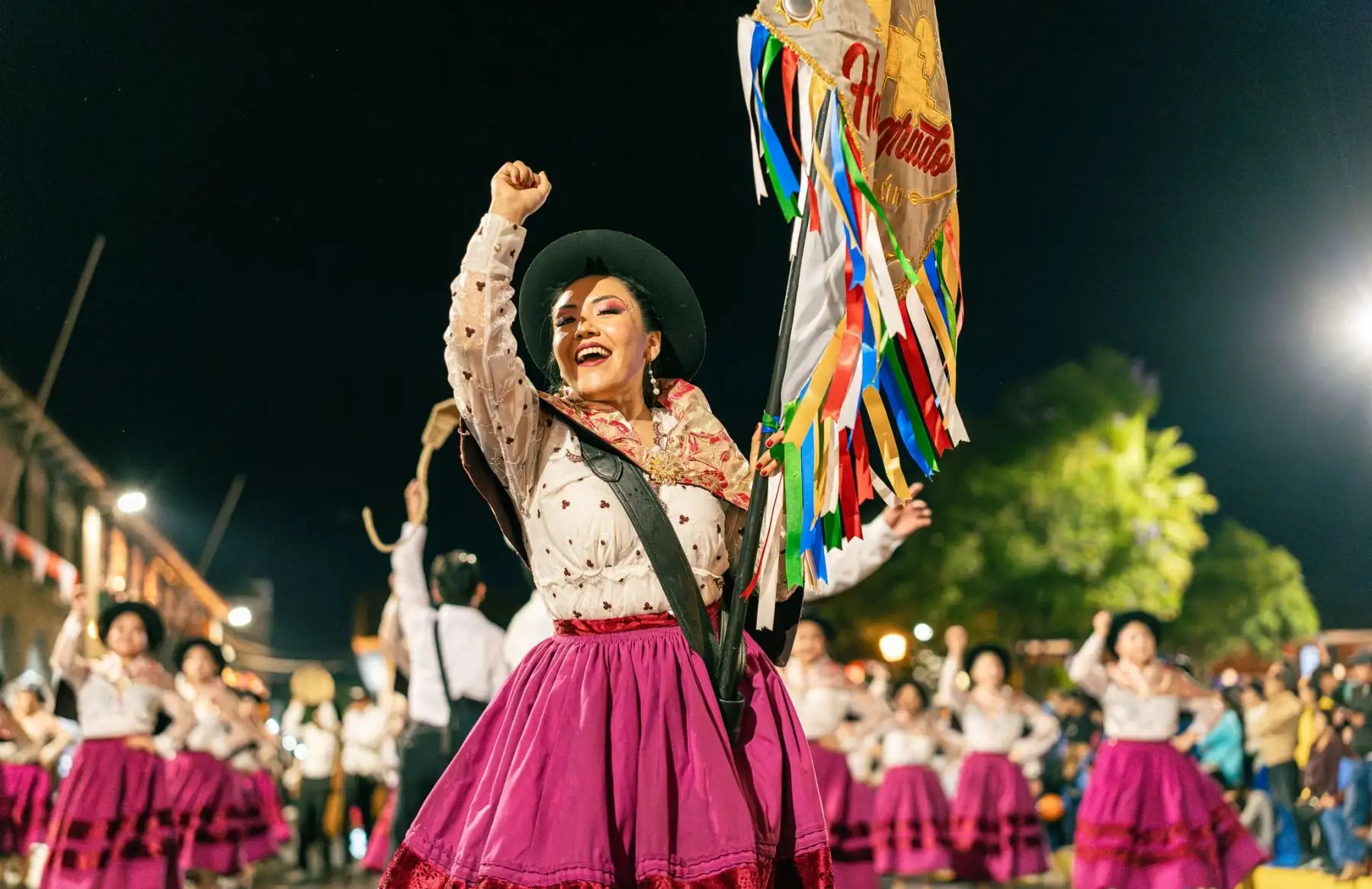 Después de dos años de ausencia de los carnavales, las comparsas salieron a las calles de Huamanga con gran derroche de alegría y color. Foto: ANDINA/ Gobierno Regional