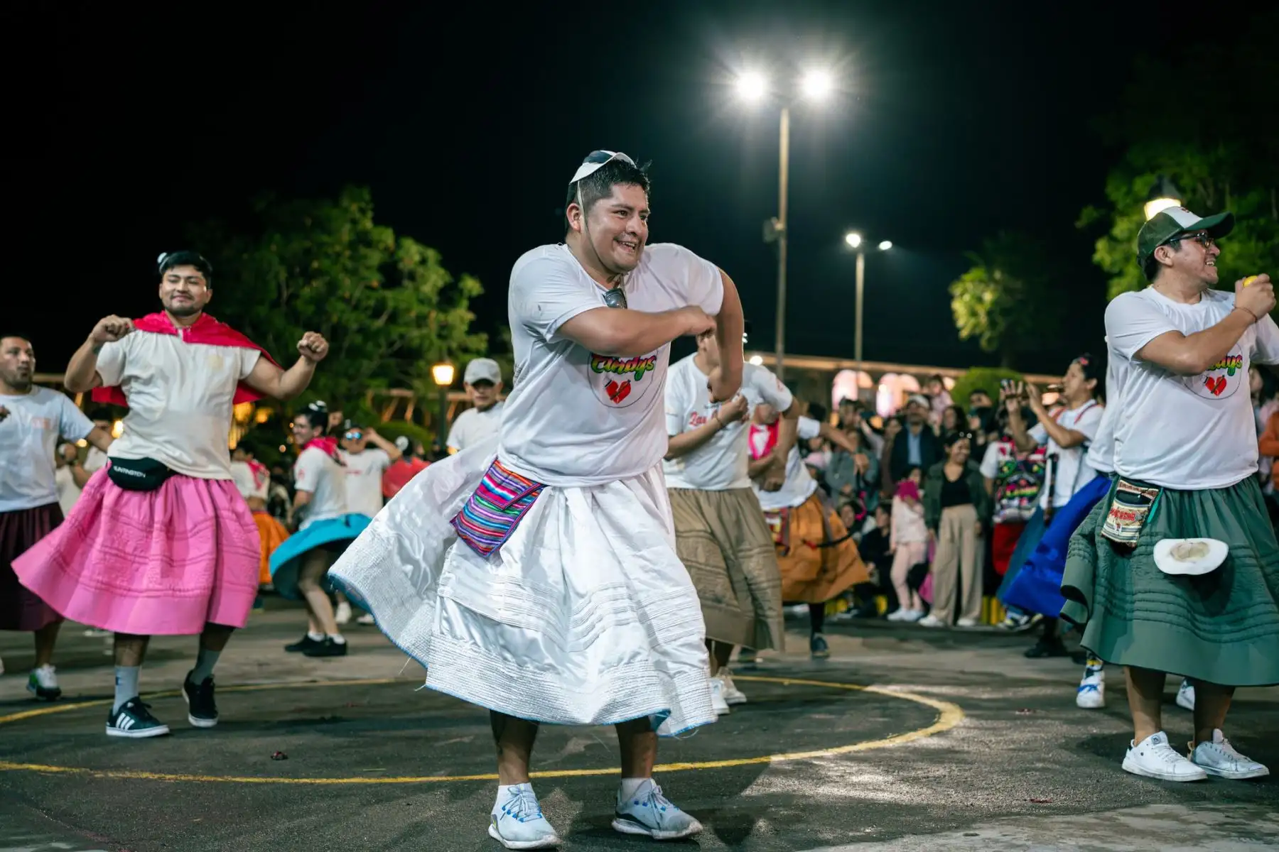 Después de dos años de ausencia de los carnavales, las comparsas salieron a las calles de Huamanga con gran derroche de alegría y color. Foto: ANDINA/ Gobierno Regional