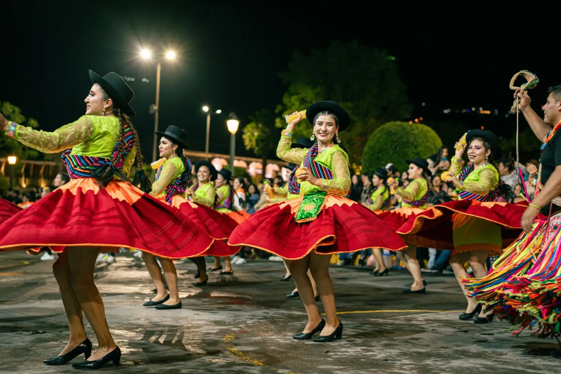 Después de dos años de ausencia de los carnavales, las comparsas salieron a las calles de Huamanga con gran derroche de alegría y color. Foto: ANDINA/ Gobierno Regional