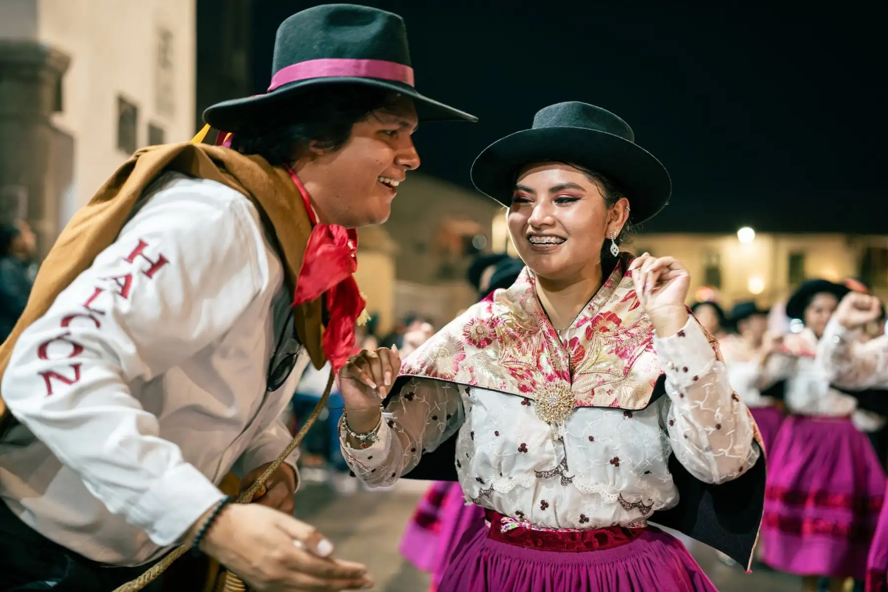 Después de dos años de ausencia de los carnavales, las comparsas salieron a las calles de Huamanga con gran derroche de alegría y color. Foto: ANDINA/ Gobierno Regional