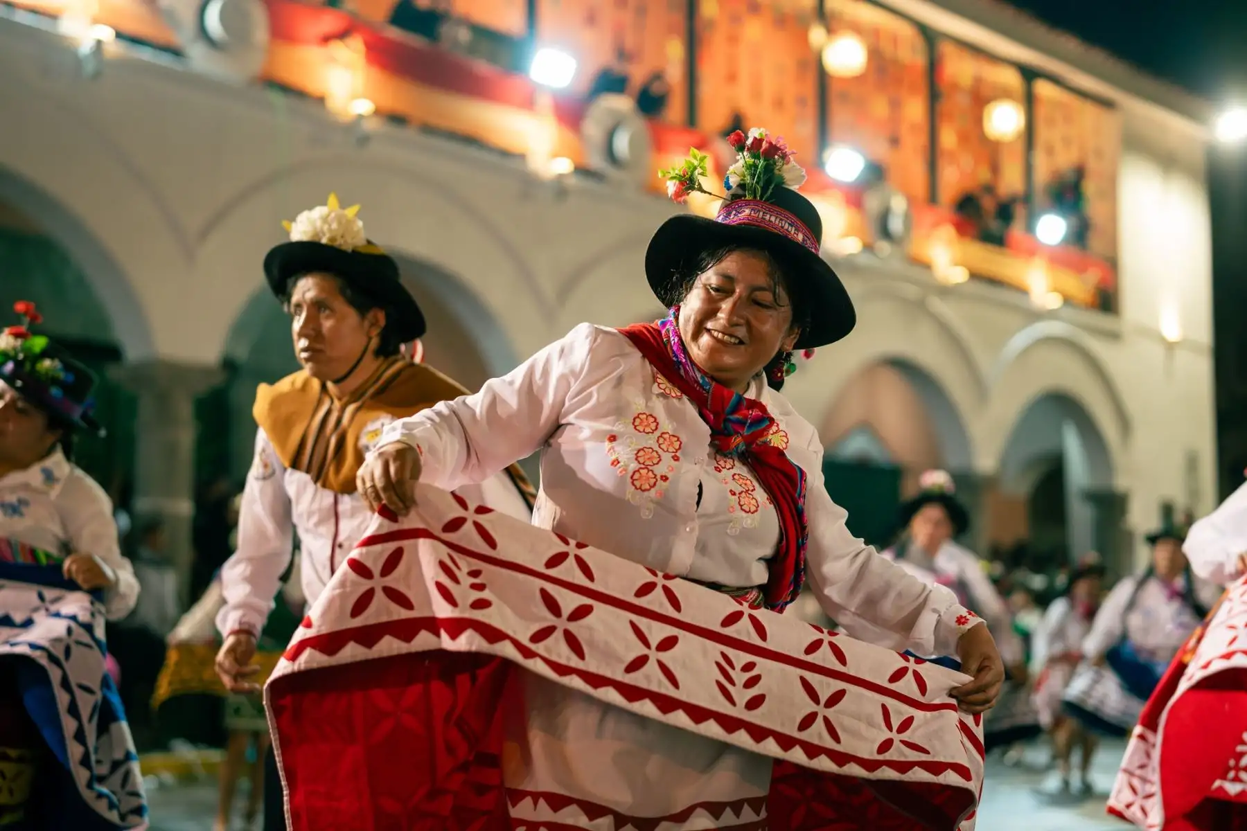 Después de dos años de ausencia de los carnavales, las comparsas salieron a las calles de Huamanga con gran derroche de alegría y color. Foto: ANDINA/ Gobierno Regional