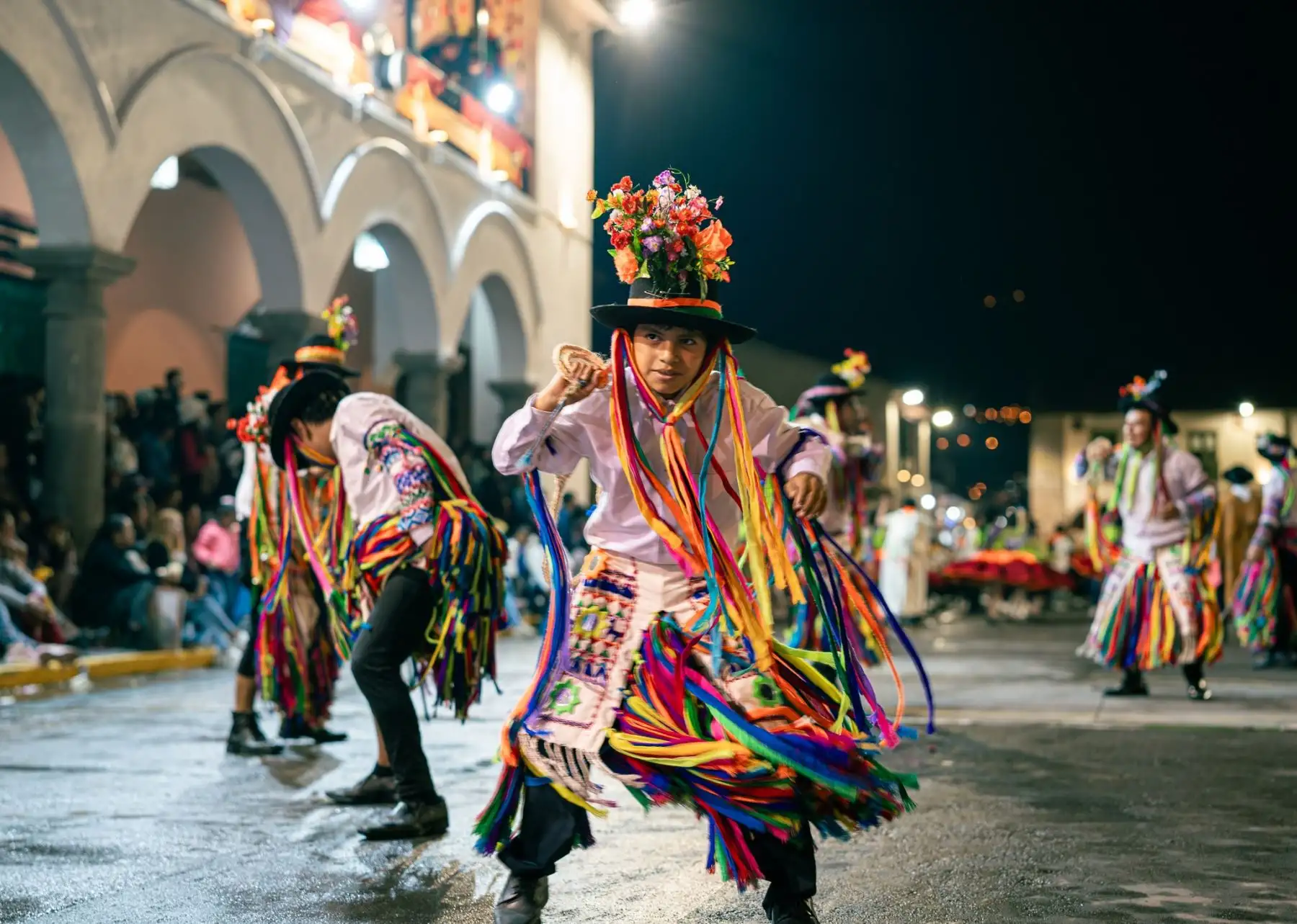 Después de dos años de ausencia de los carnavales, las comparsas salieron a las calles de Huamanga con gran derroche de alegría y color. Foto: ANDINA/ Gobierno Regional