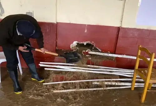 Lluvias intensas provocaron la filtración de las aguas pluviales por los techos y paredes de 16 viviendas de material rústico, un comedor popular y un local comunal en el distrito de Conchucos, provincia de Pallasca, en la sierra de la región Áncash.