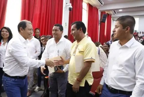 Durante su segundo día de actividades en la región San Martín, el ministro de Trabajo y Promoción del Empleo, Daniel Maurate Romero, inauguró en Tarapoto, el taller regional de capacitación sobre las nuevas funciones del programa de empleo temporal Llamkasun Perú que ahora financia obras hasta por S/ 1.2 millones.