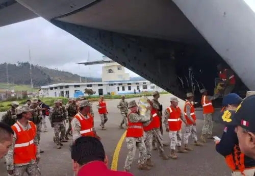 En total 14 toneladas de bienes de ayuda humanitaria del Instituto Nacional de Defensa Civil (Indeci) llegaron este sábado al distrito apurimeño de Chalhuanca, para asistir a la población afectada por intensas lluvias que, desde el pasado domingo 21 se registran en esta localidad, dañando viviendas y vías de comunicación.