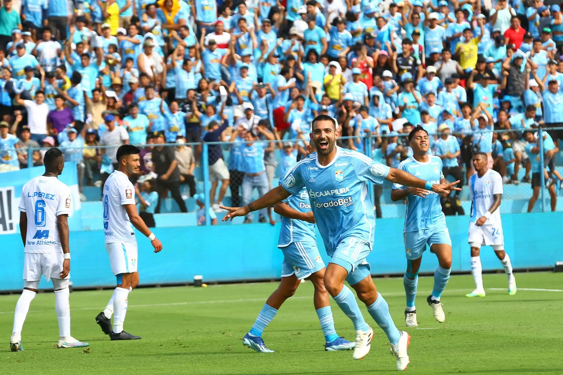 El uruguayo Martín Cauteruccio de Sporting Cristal celebra su gol, anotado ante  ADT por la fecha 1 de la Liga1 en el estadio Alberto Gallardo.
Foto: ANDINA/Eddy Ramos