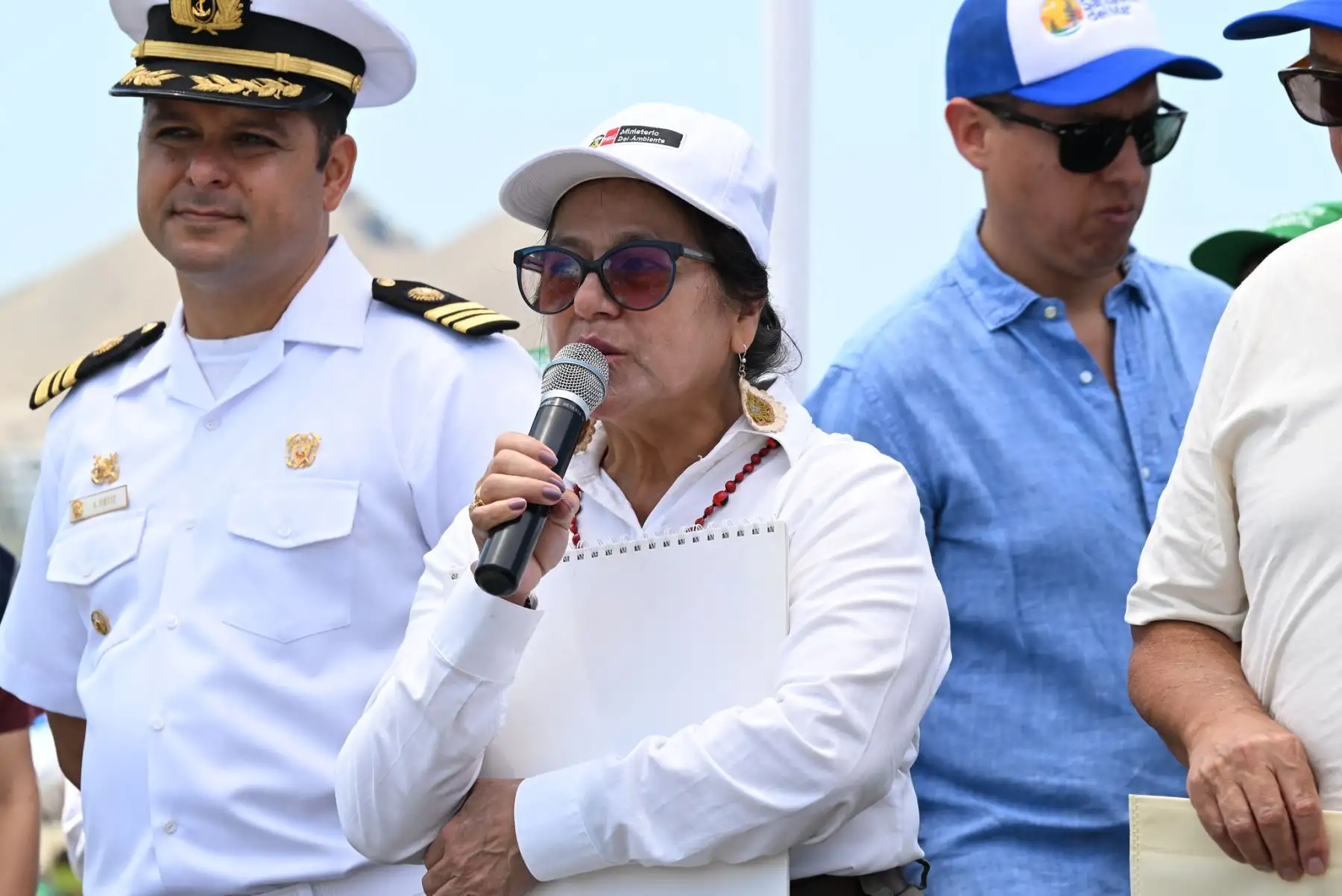 Ministra del Ambiente, Albina Ruiz lidera actividades de sensibilización y educación ambiental en Playa Grande del distrito de Santa María del Mar.
Foto: Ministerio del Ambiente
