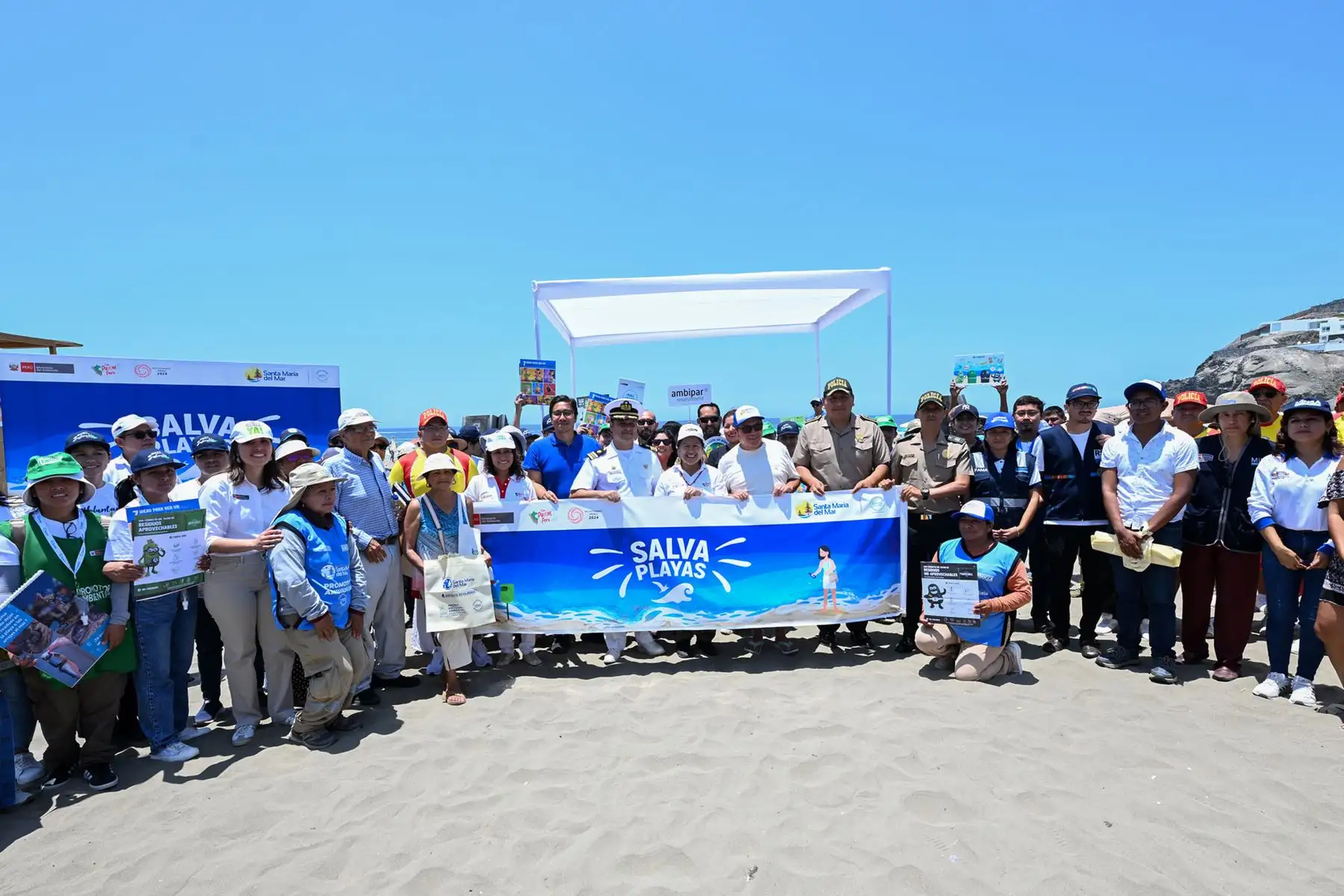 Ministra del Ambiente, Albina Ruiz lidera actividades de sensibilización y educación ambiental en Playa Grande del distrito de Santa María del Mar.
Foto: Ministerio del Ambiente