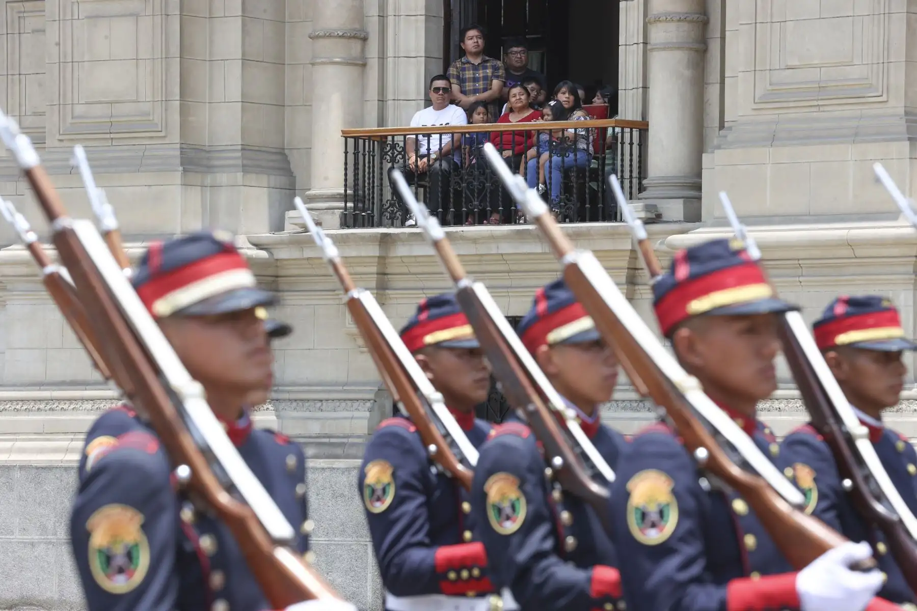 Tradicional cambio de guardia a cargo de la compañía Mariano Santos de la PNP. Foto: ANDINA/ Prensa Presidencia