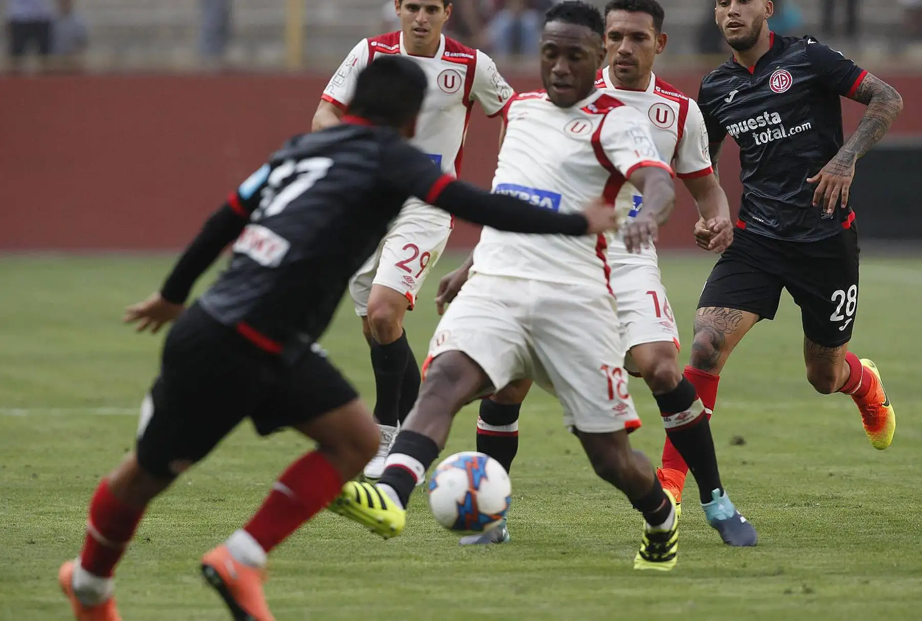 LIMA, PERÚ- SETIEMBRE 17. Universitario de  Deportes gano 2-0 al Juan Aurich. Foto:  ANDINA/Eddy Ramos