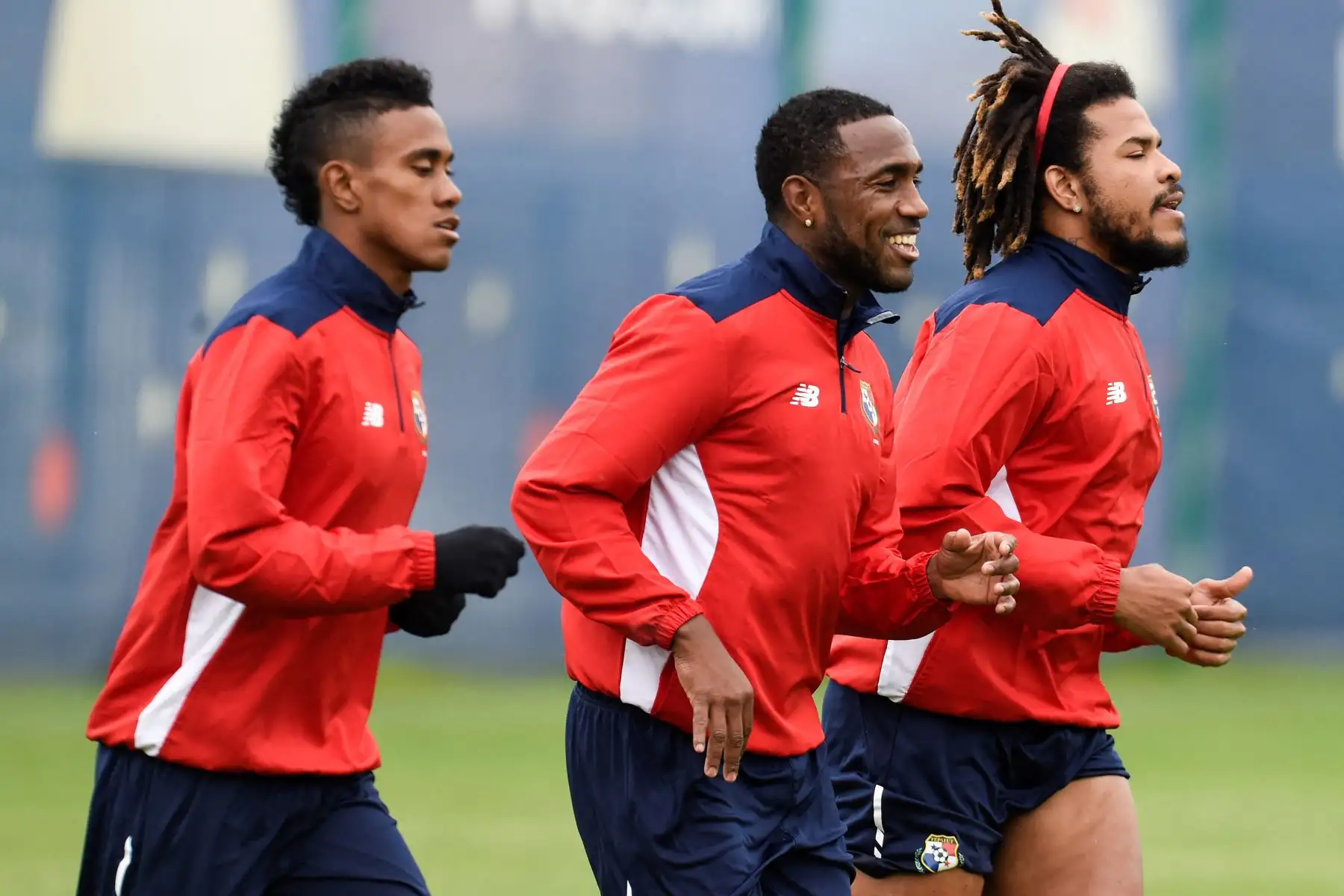 La selección nacional de fútbol de Panamá, Román Torres , Luis Tejada  y Edgar Bárcenas, calientan durante una sesión de entrenamiento antes de la Copa Mundial Rusia 2018 en el centro de entrenamiento olímpico en Saransk-Rusia el 8 de junio de 2018.
Foto: AFP