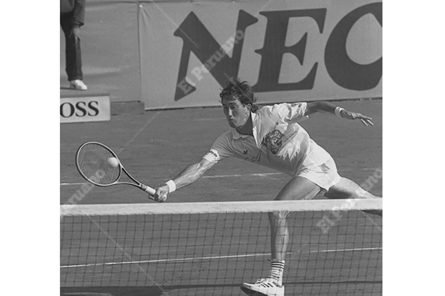 Darren Cahill es un ex- jugador de tenis australiano. Actualmente es un experimentado  entrenador de tenir, y es responsable de preparar  al actual  tenista italiano quien hizo historia levantando su primer Grand Slam en Australia.
Foto: ANDINA/archivo