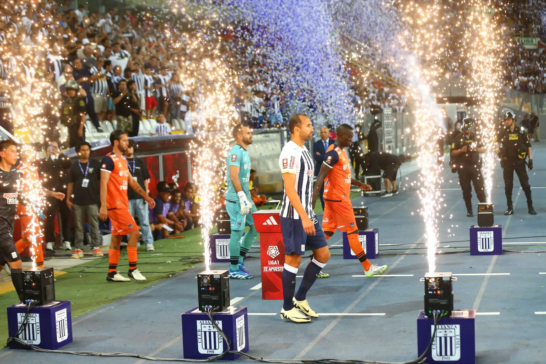 Alianza Lima  se enfrenta al club César Vallejo por la fecha 1 de la Liga1 en el estadio Nacional de Lima. En la imagen, Hernán Barcos.
Foto: ANDINA/Eddy Ramos