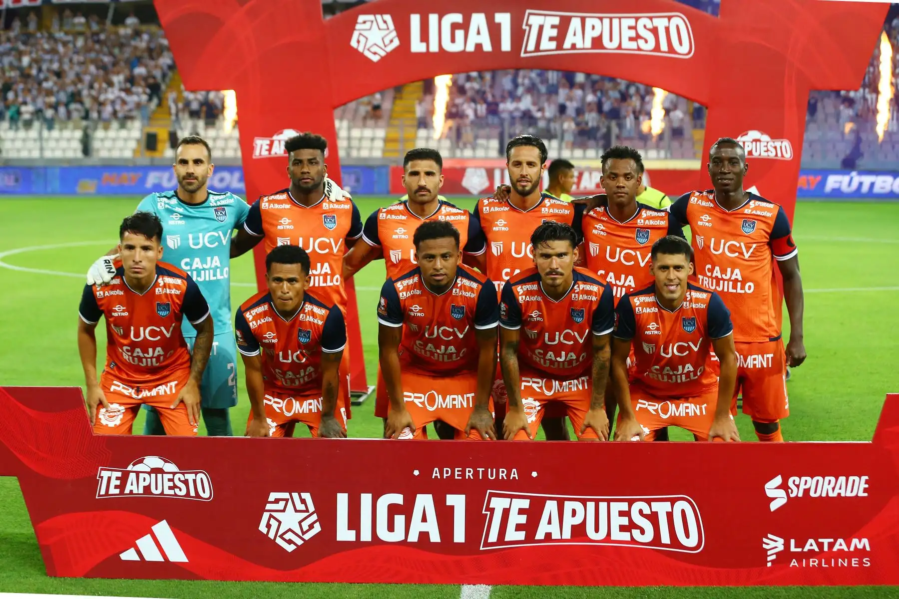 Equipo del  club César Vallejo que se enfrenta hoy a Alianza Lima  por la fecha 1 de la Liga1 en el estadio Nacional de Lima. 
Foto: ANDINA/Eddy Ramos