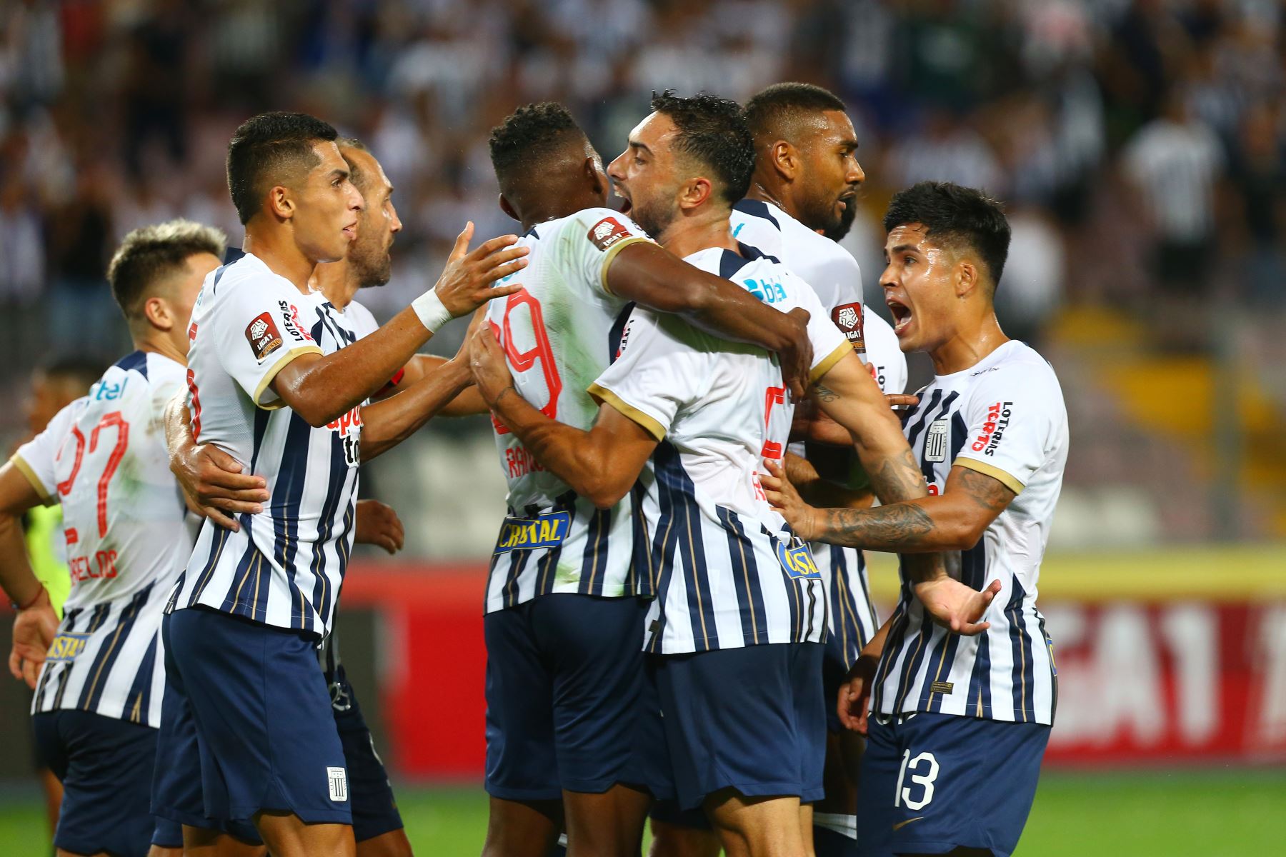 El  jugador Cecilio Waterman de Alianza Lima celebra su gol  anotado ante  el club César Vallejo por la fecha 1 de la Liga1 en el estadio Nacional de Lima. .Foto: ANDINA/Eddy Ramos