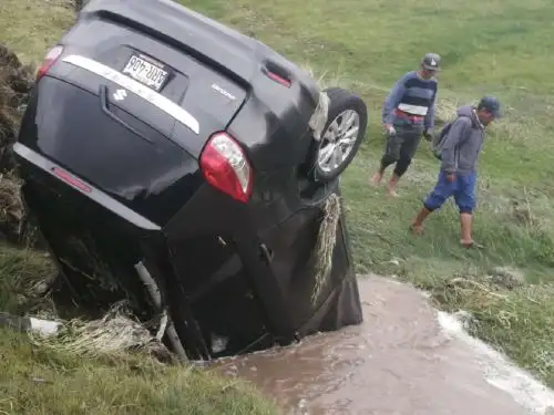 Un huaico arrastró un automóvil y falleció una de sus ocupantes. La tragedia ocurrió en el distrito de Vinchos, en Ayacucho. ANDINA/Difusión