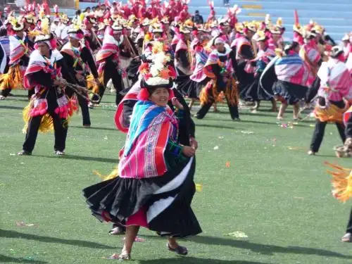 Ni el largo viaje de más de 10 horas afecta el entusiasmo de los integrantes de los cinco conjuntos de danzantes de la provincia de Sandia que participarán de la Festividad de la Virgen de la Candelaria de Puno.