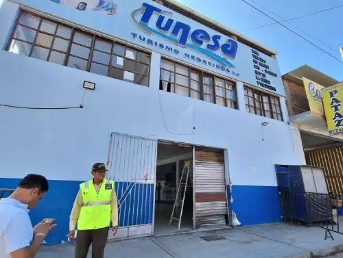 Un segundo atentado sufrió el local de la empresa de transportes Tunesa en Trujillo causando daños materiales.  Hace una semana una balacera provocado por sicarios causó la muerte de una estudiante de Enfermería. ANDINA/Difusión
