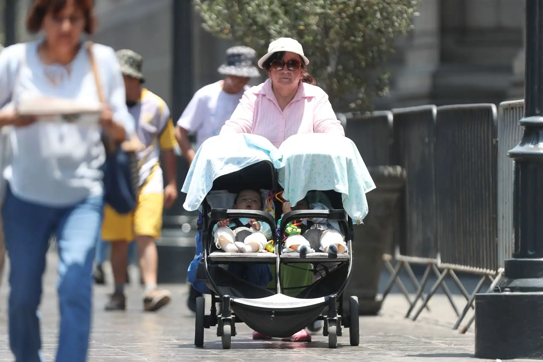 Para este martes 30, los distritos de Lima cercanos al mar, como Magdalena, San Miguel, Miraflores, Barranco, Chorrillos, entre otros, presentarán temperaturas mínimas entre 23 y 24 °C, mientras que las máximas alcanzarían los 28 y 29 °C. Foto: ANDINA/Ricardo Cuba