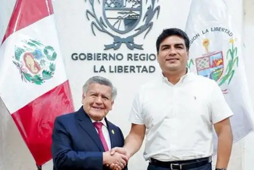 El gobernador de La Libertad, César Acuña, y el alcalde Mario Reyna, participaron en reunión de trabajo. Foto: ANDINA/Difusión