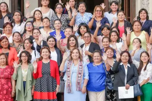 Mandataria coordinó acciones para reafirmar liderazgo de las mujeres en el sector público