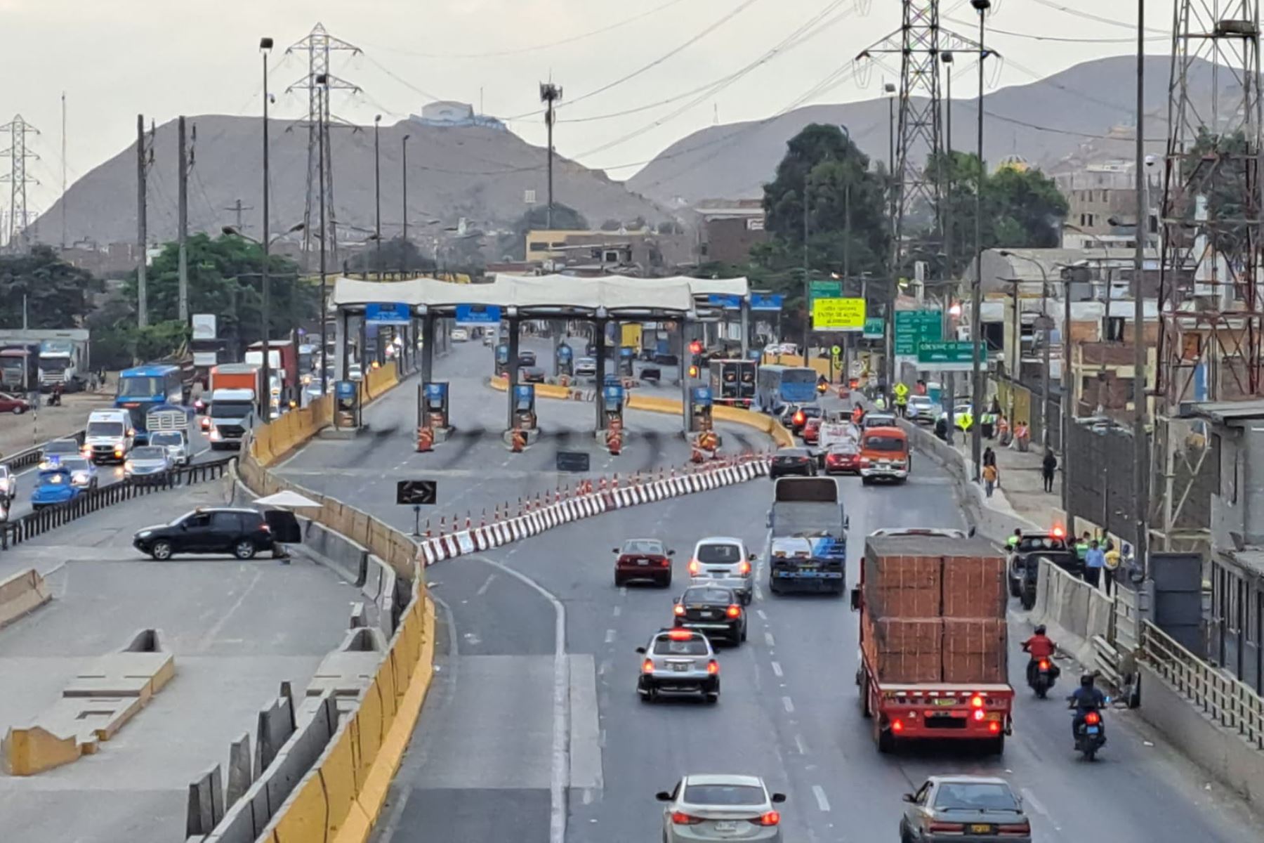 Rutas de Lima deberá cumplir la decisión hasta que se tomen medidas para cesar el "acto lesivo vulneratorio de la libertad de tránsito" o hasta que la justicia penal emita un pronunciamiento, con calidad de firme, indica el TC. ANDINA/Eddy Ramos
