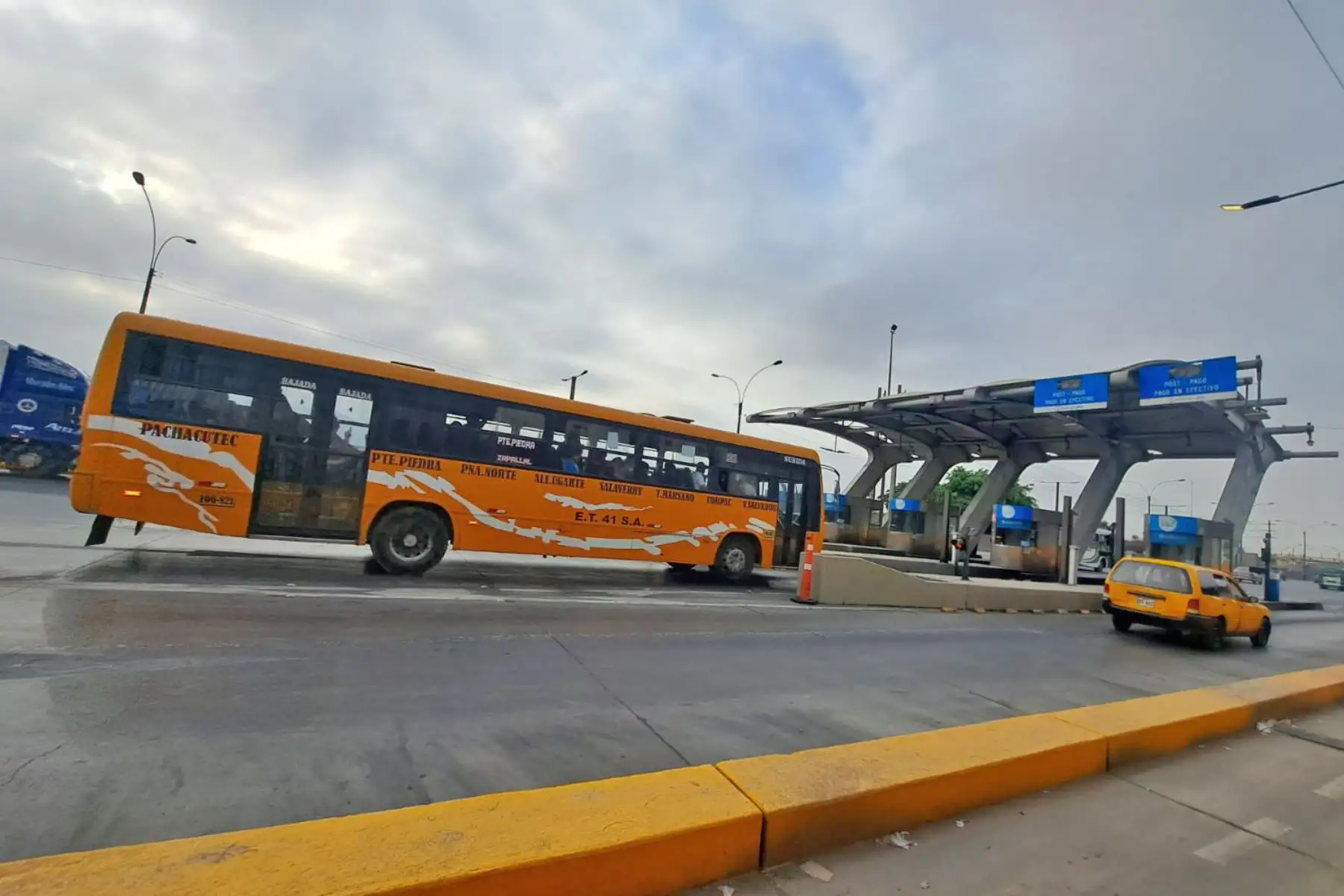 El fallo judicial también dispone el cierre de las unidades de peaje Chillón y oficia a la Policía Nacional preste apoyo en la ejecución de la medida. Foto: ANDINA/ Eddy Ramos El fallo judicial también dispone el cierre de las unidades de peaje Chillón y oficia a la Policía Nacional preste apoyo en la ejecución de la medida. Foto: ANDINA/ Eddy Ramos