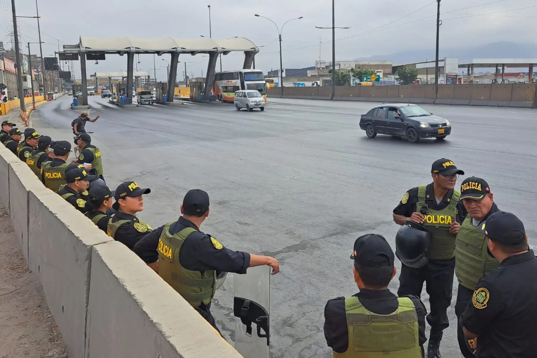 El fallo judicial también dispone el cierre de las unidades de peaje Chillón y oficia a la Policía Nacional preste apoyo en la ejecución de la medida. Foto: ANDINA/ Eddy Ramos El fallo judicial también dispone el cierre de las unidades de peaje Chillón y oficia a la Policía Nacional preste apoyo en la ejecución de la medida. Foto: ANDINA/ Eddy Ramos
