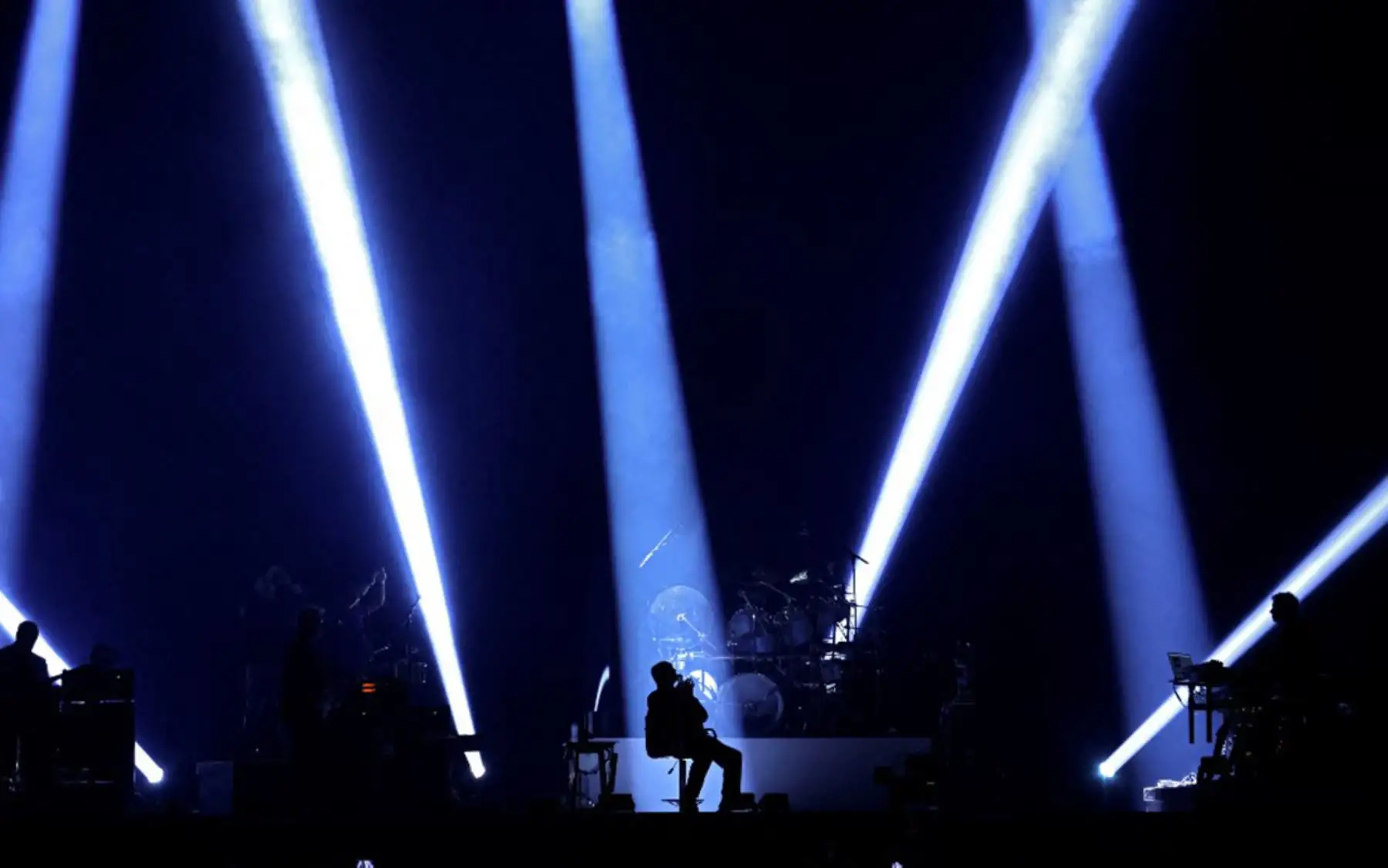 El cantante británico Phil Collins en el escenario durante la gira "The Last Domino" de la banda de rock británica Genesis en el París La Defense Arena, en Nanterre, Francia, el 16 de marzo de 2022. Foto: AFP