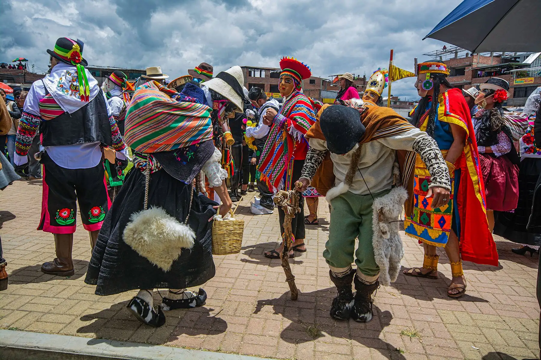 María Pichana y su pareja. Están personificados únicamente por varones. Debido a su modesta condición, bailan en los costados de la cuadrilla. Foto. Cortesía/ Noema Díaz)